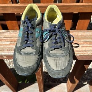 Size 11 green Saucony